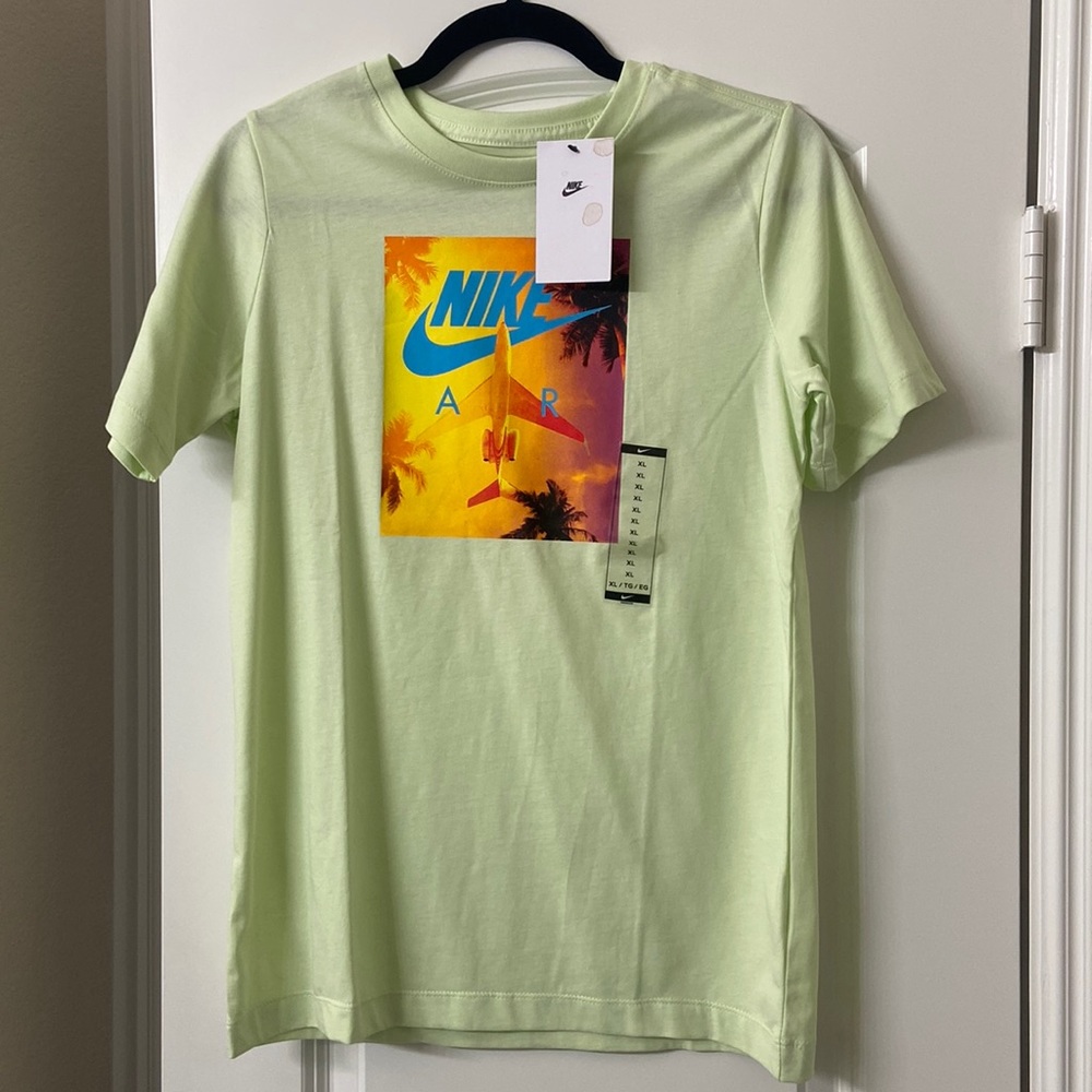 Nike youth XL graphic t shirt